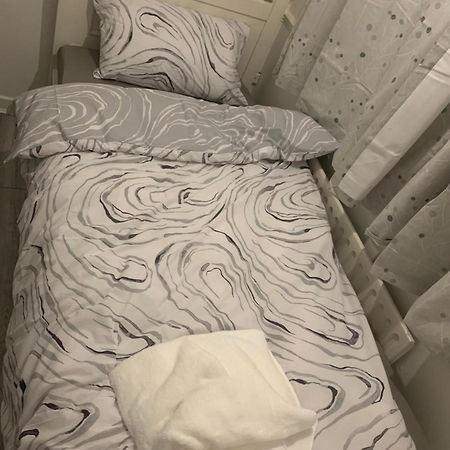 At Apex House Single Room Horndon-on-the-Hill Esterno foto